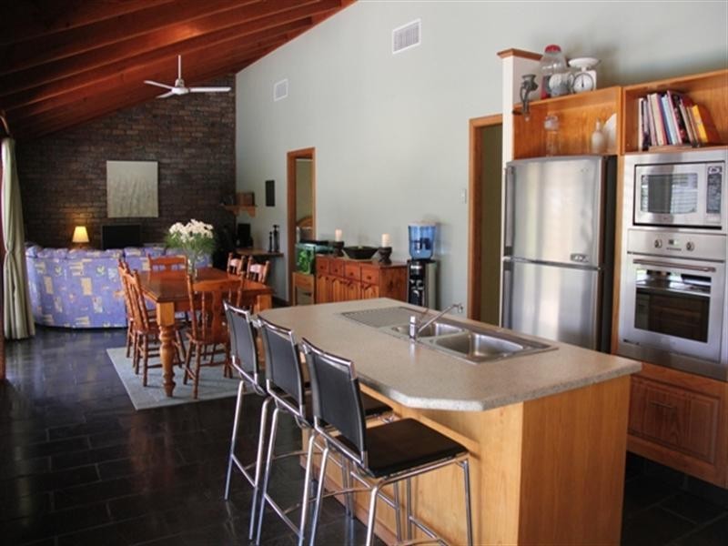 10 Swift Place, Burleigh Waters QLD 4220