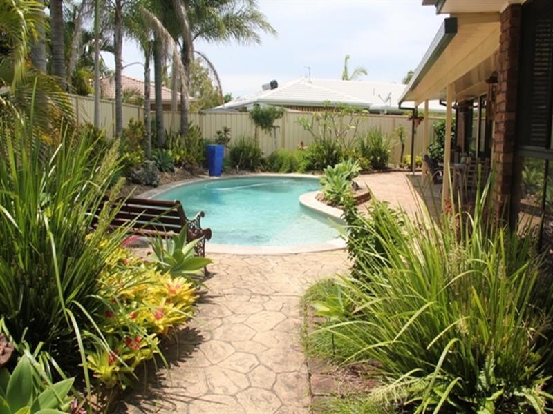 10 Swift Place, Burleigh Waters QLD 4220