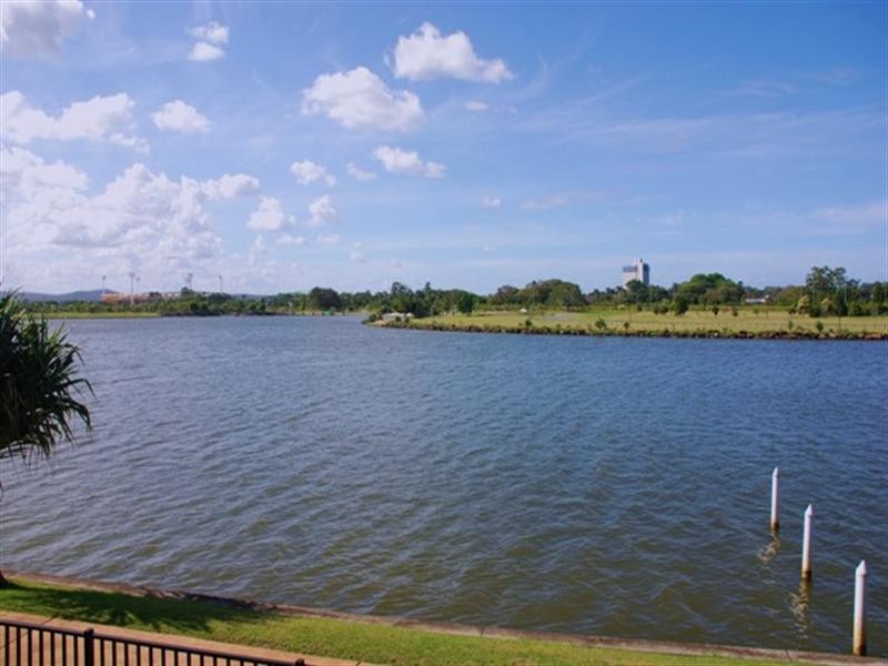 5043 Emerald Islands Drive, Carrara QLD 4211