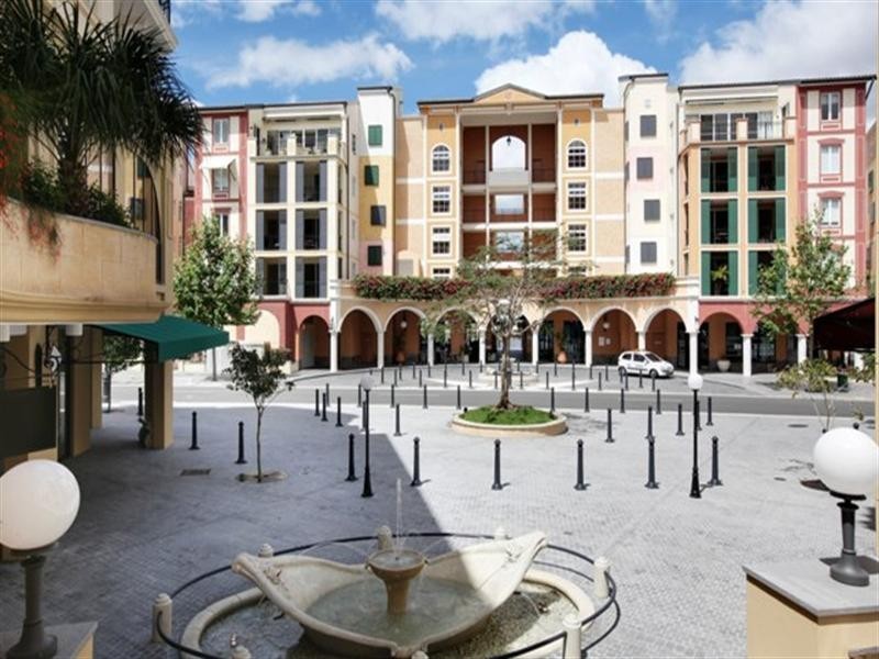 5043 Emerald Islands Drive, Carrara QLD 4211