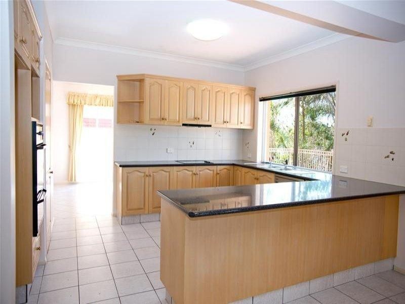 16 Staysail Crescent, Clear Island Waters QLD 4226