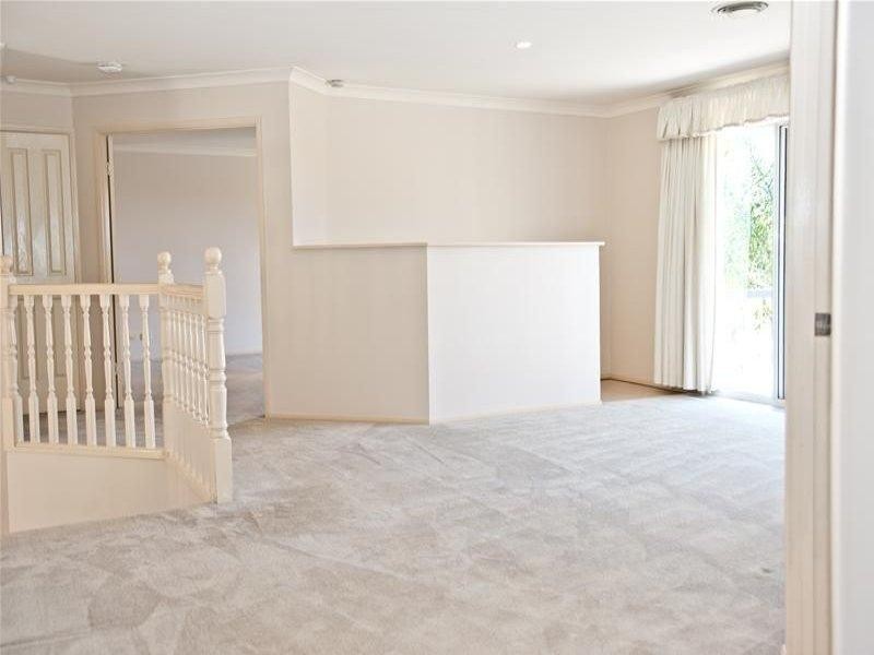 16 Staysail Crescent, Clear Island Waters QLD 4226