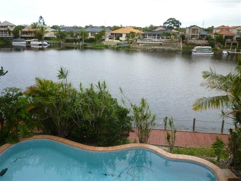 16 Staysail Crescent, Clear Island Waters QLD 4226