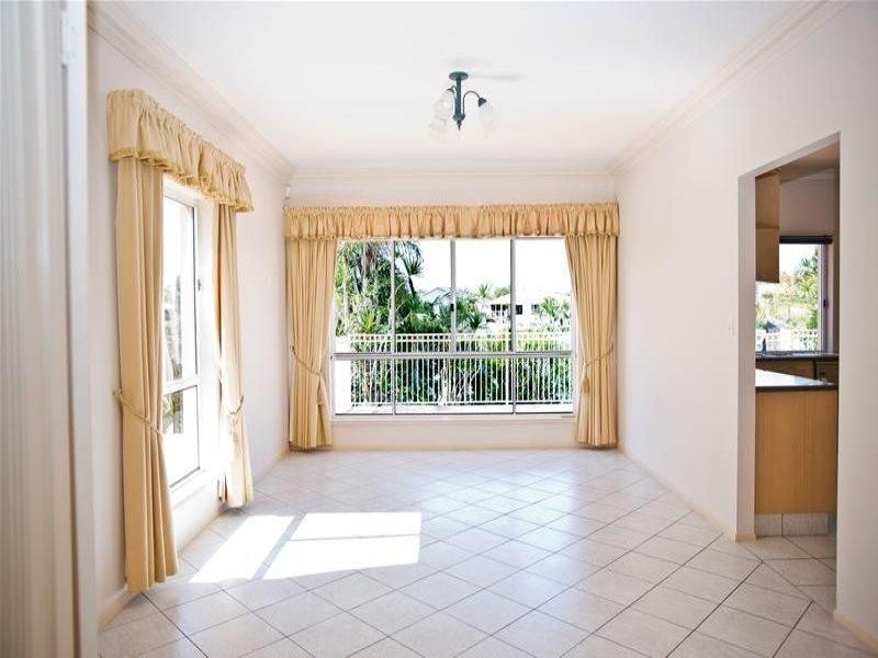 16 Staysail Crescent, Clear Island Waters QLD 4226