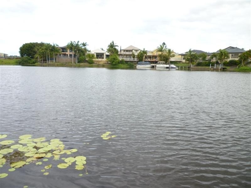 16 Staysail Crescent, Clear Island Waters QLD 4226