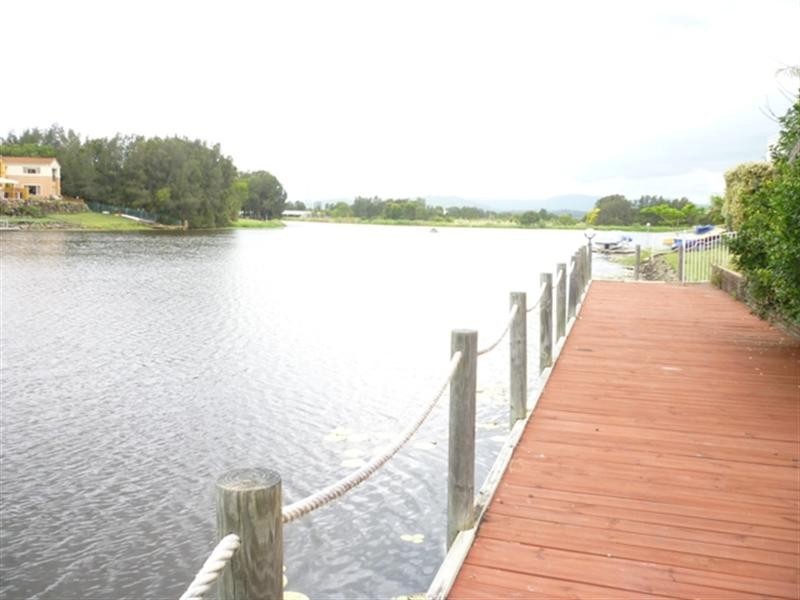 16 Staysail Crescent, Clear Island Waters QLD 4226