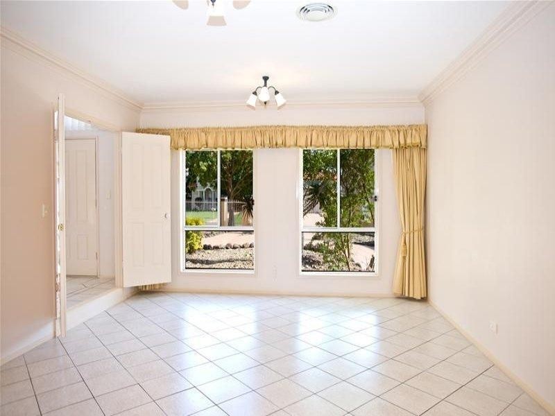 16 Staysail Crescent, Clear Island Waters QLD 4226