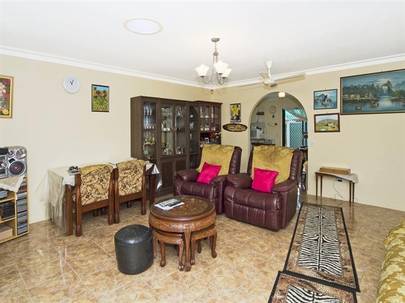 8 Sequana Avenue, Mermaid Waters QLD 4218