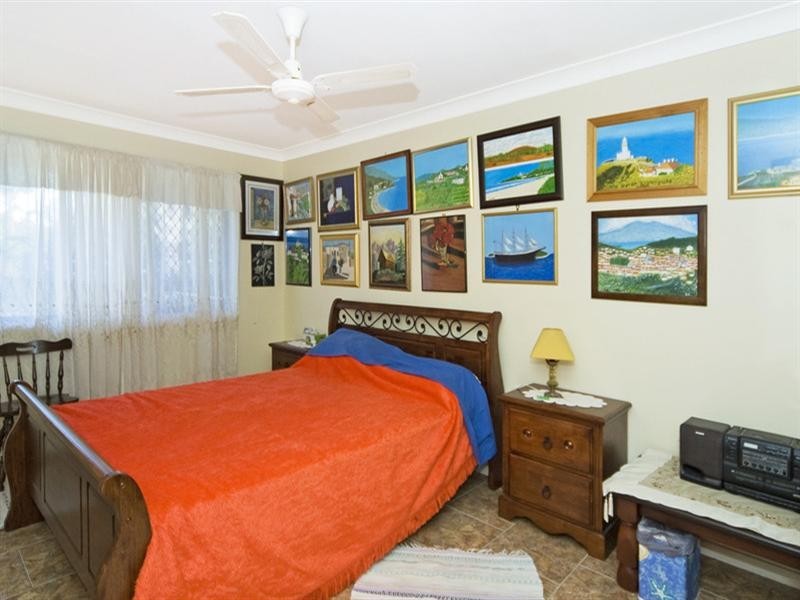 8 Sequana Avenue, Mermaid Waters QLD 4218