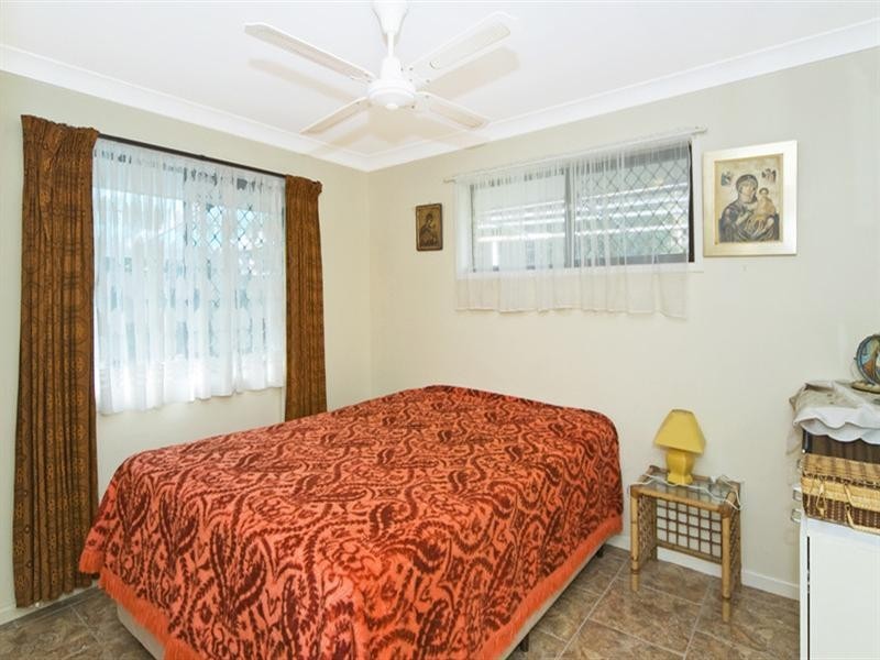 8 Sequana Avenue, Mermaid Waters QLD 4218