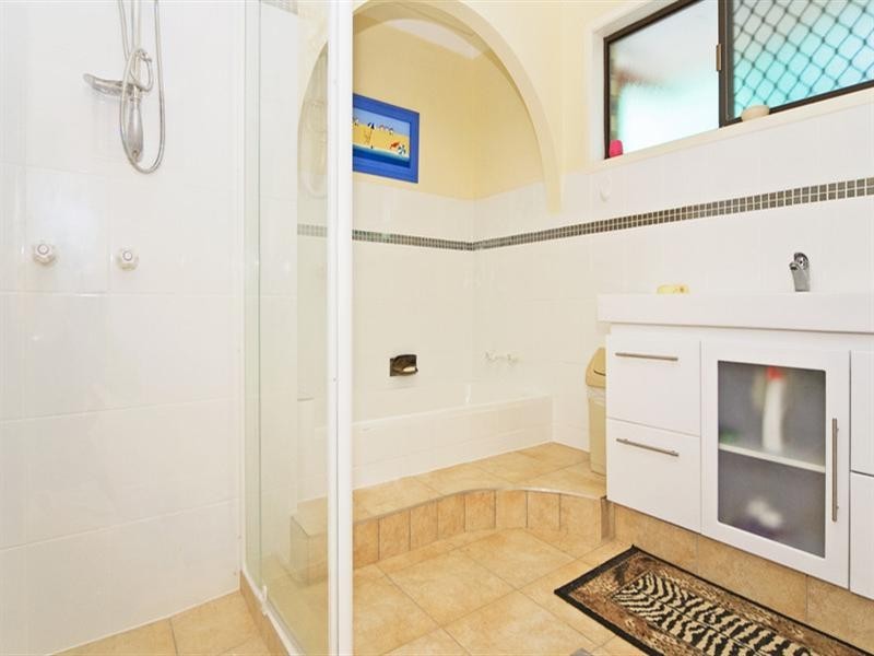 8 Sequana Avenue, Mermaid Waters QLD 4218