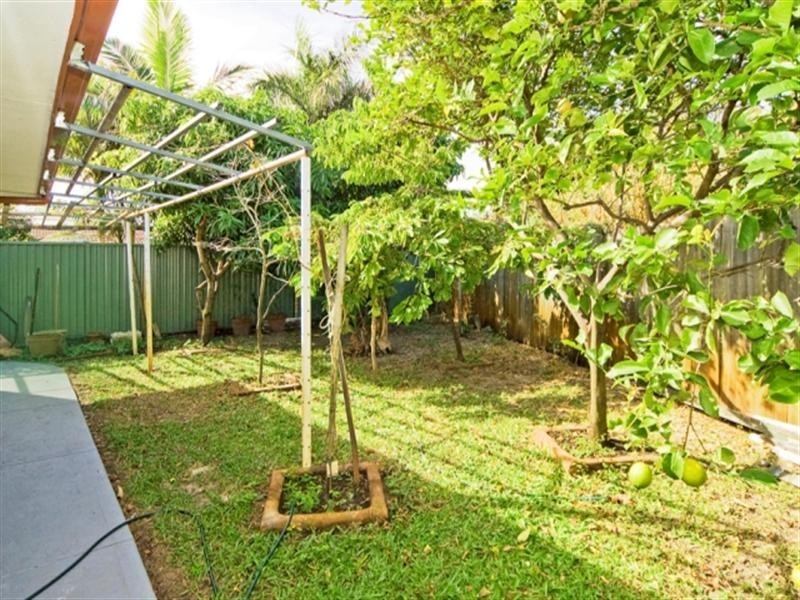 8 Sequana Avenue, Mermaid Waters QLD 4218