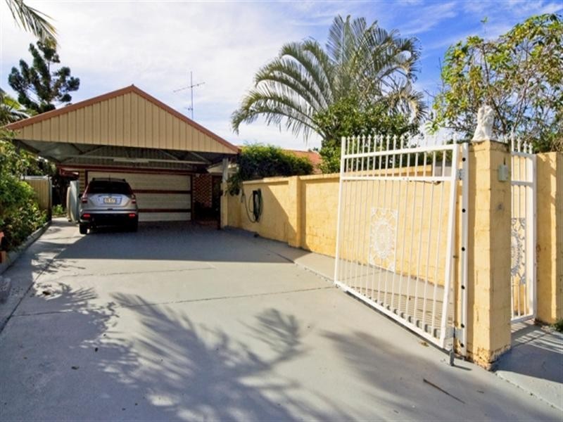 8 Sequana Avenue, Mermaid Waters QLD 4218