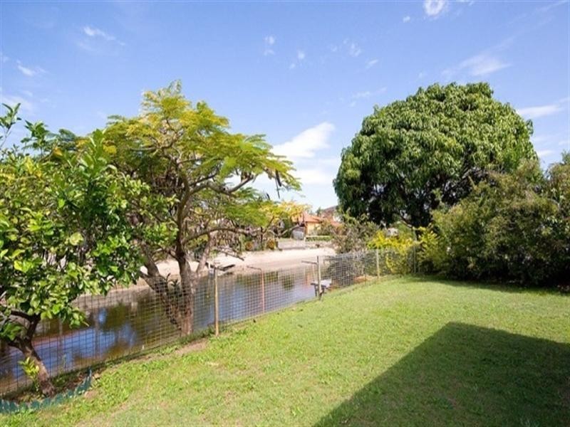 4 Summerland Key, Broadbeach Waters QLD 4218