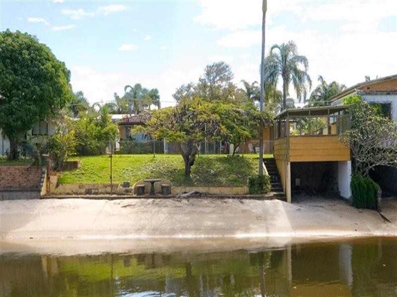 4 Summerland Key, Broadbeach Waters QLD 4218