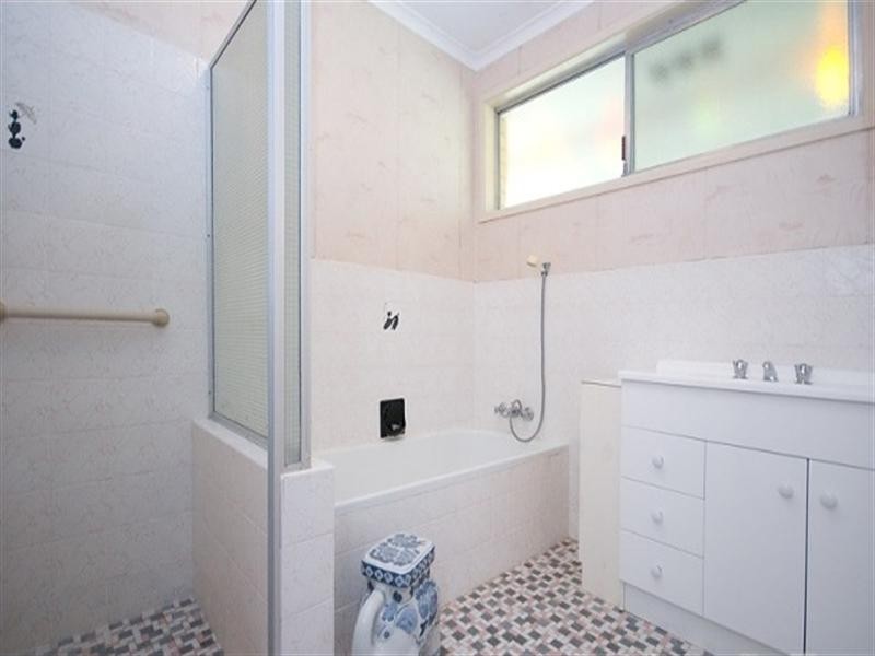 4 Summerland Key, Broadbeach Waters QLD 4218