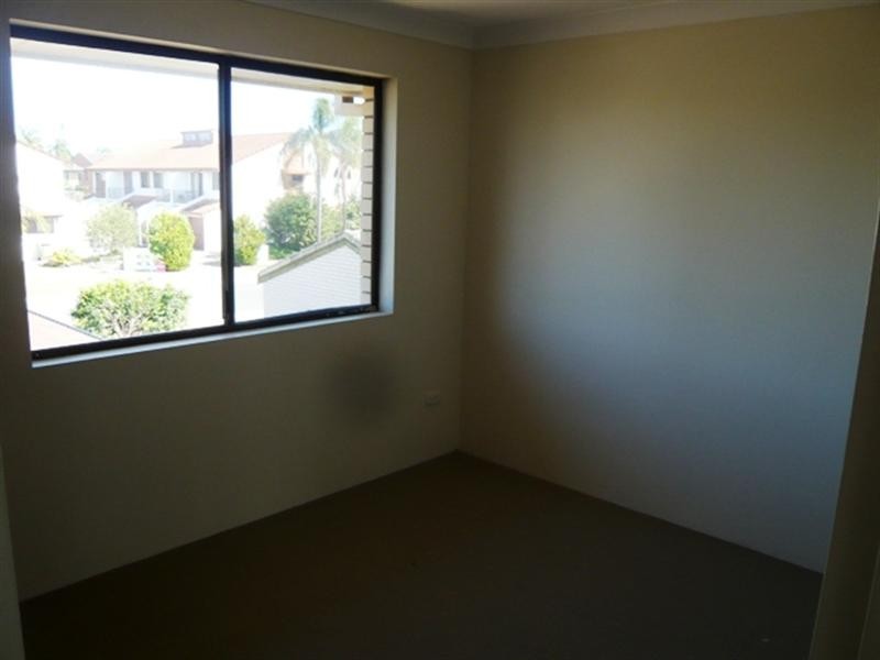 4/8 Aquilla, Mermaid Waters QLD 4218