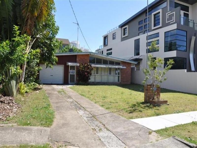 49 Breaker Street, Main Beach QLD 4217