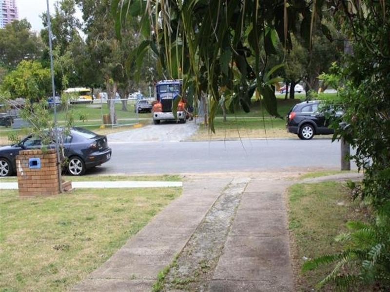 49 Breaker Street, Main Beach QLD 4217