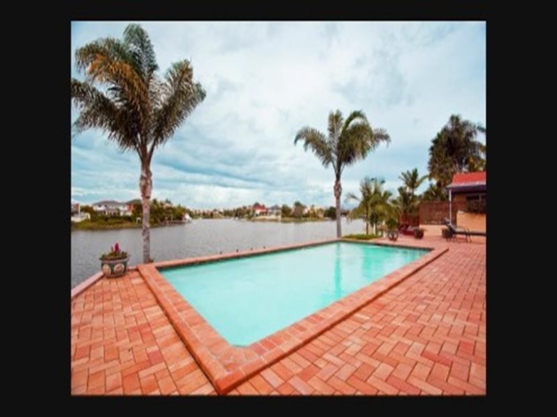 Clear Island Waters QLD 4226