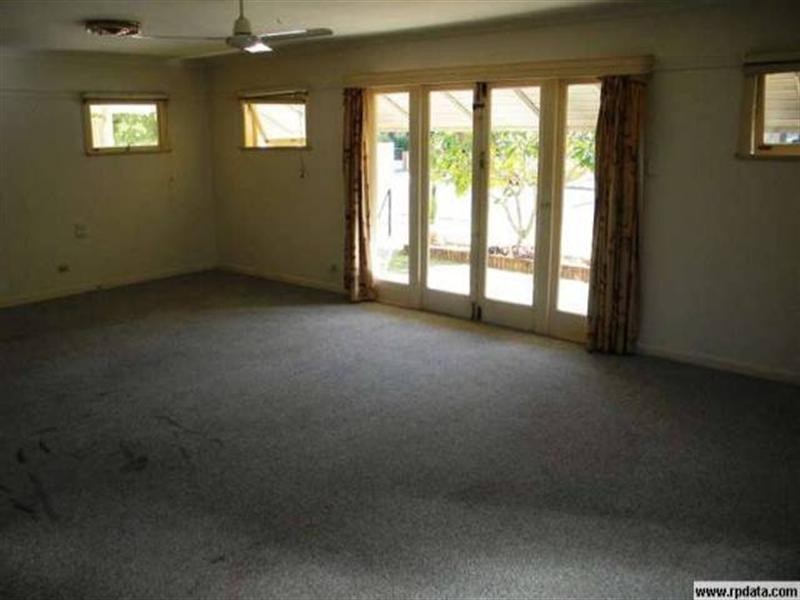 26 Armrick Avenue, Broadbeach QLD 4218