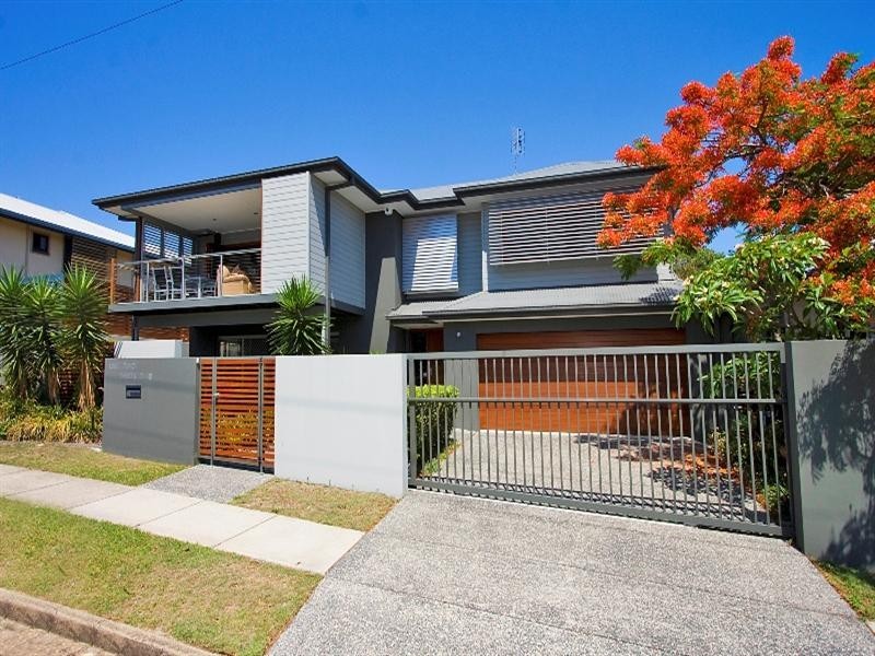 Villa 2/32 Pacific Parade, Bilinga QLD 4225