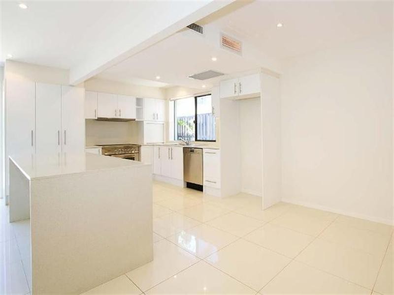 25 Petrel Avenue, Mermaid Beach QLD 4218