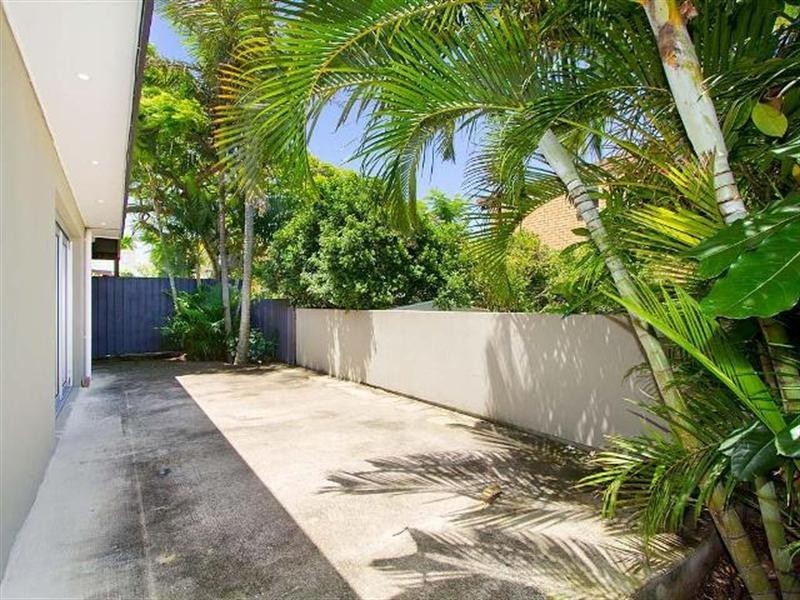 25 Petrel Avenue, Mermaid Beach QLD 4218