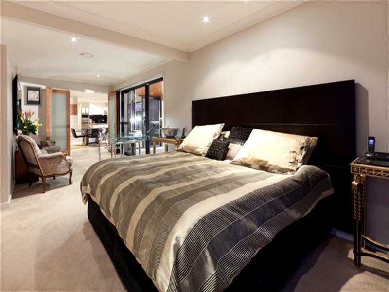 Broadbeach Waters QLD 4218