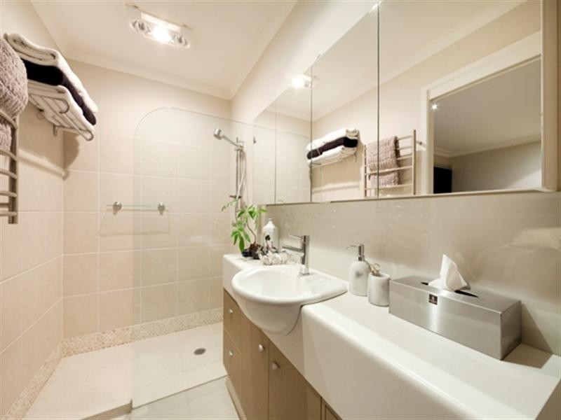 Broadbeach Waters QLD 4218