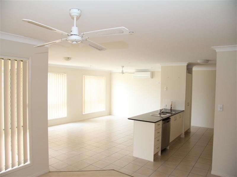 10 Noelene Lane, Arundel QLD 4214