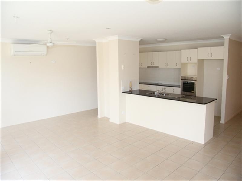 10 Noelene Lane, Arundel QLD 4214