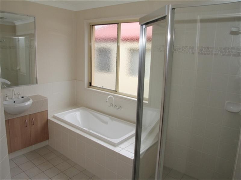 10 Noelene Lane, Arundel QLD 4214