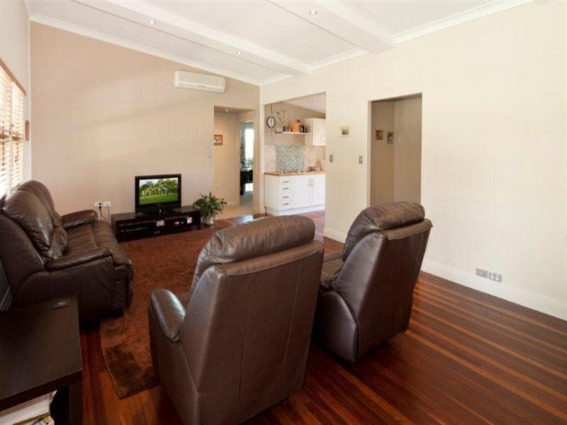 21 Lind Avenue, Southport QLD 4215