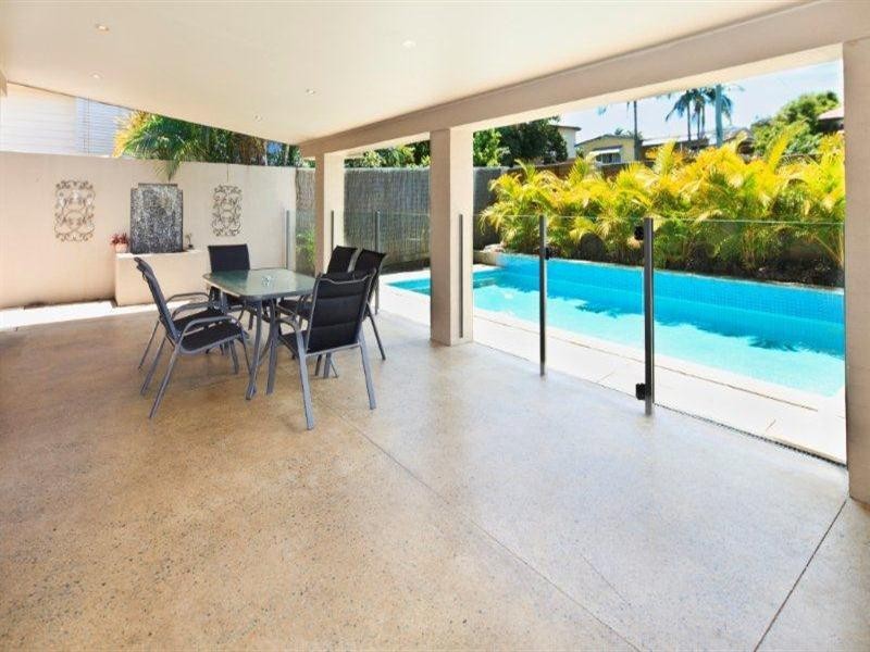 21 Lind Avenue, Southport QLD 4215