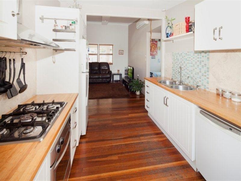 21 Lind Avenue, Southport QLD 4215