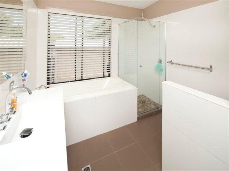 21 Lind Avenue, Southport QLD 4215