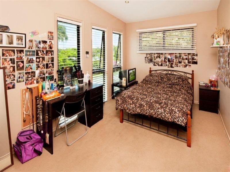 21 Lind Avenue, Southport QLD 4215