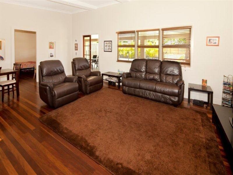 21 Lind Avenue, Southport QLD 4215