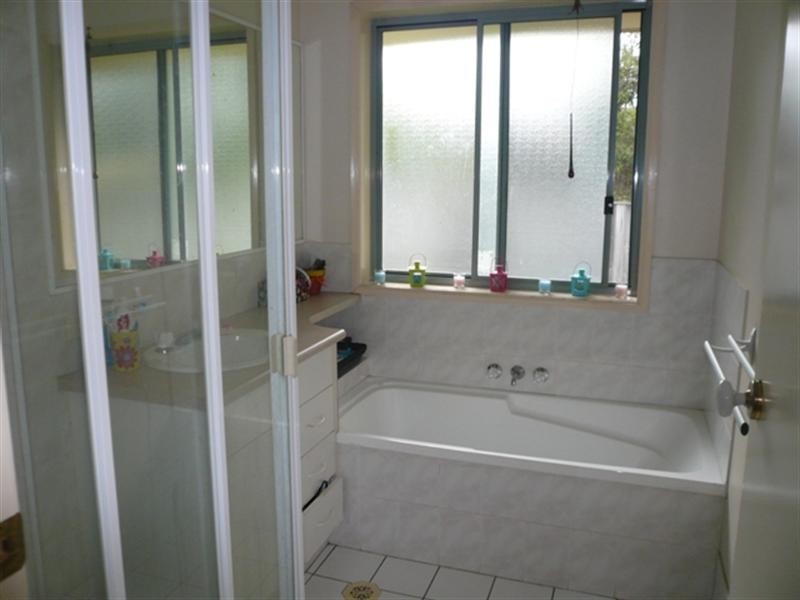 1/102 Greenacre Drive, Parkwood QLD 4214