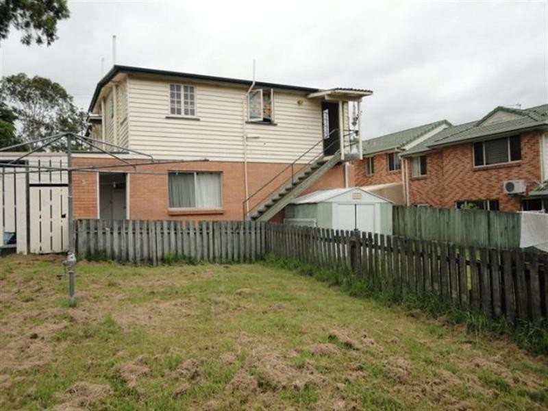 34 Government Road, Labrador QLD 4215