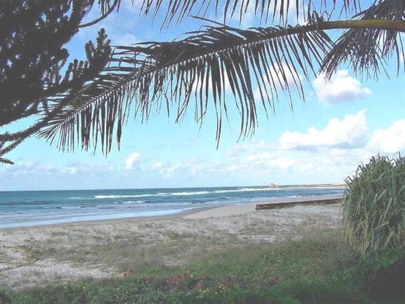 25 Jefferson Lane, Palm Beach QLD 4221