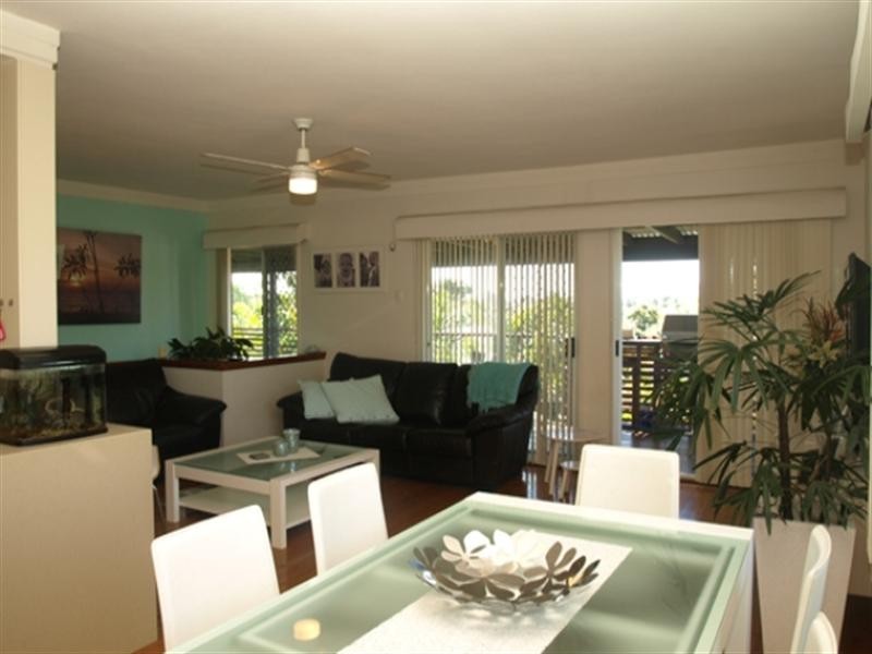 10 Lind Avenue, Southport QLD 4215