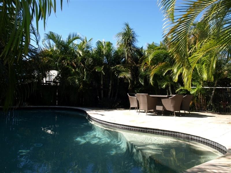 10 Lind Avenue, Southport QLD 4215