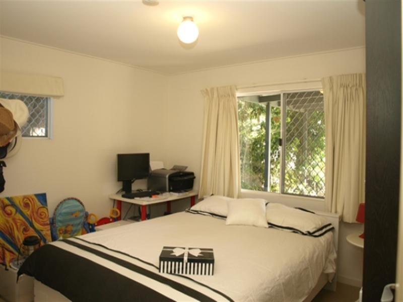 10 Lind Avenue, Southport QLD 4215