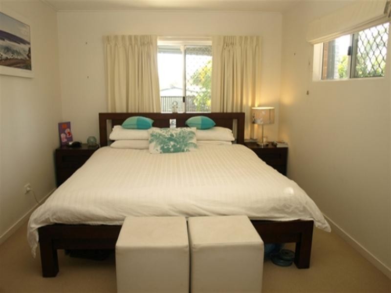 10 Lind Avenue, Southport QLD 4215