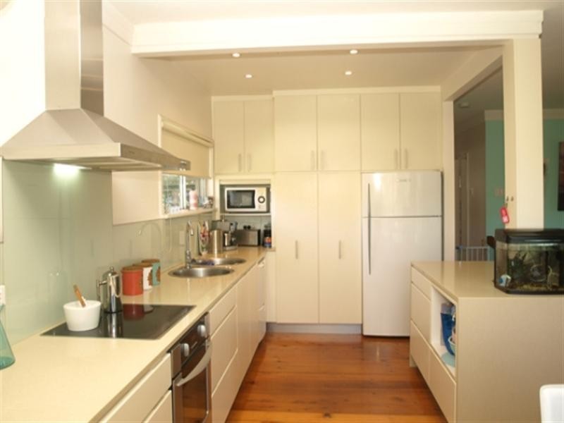 10 Lind Avenue, Southport QLD 4215