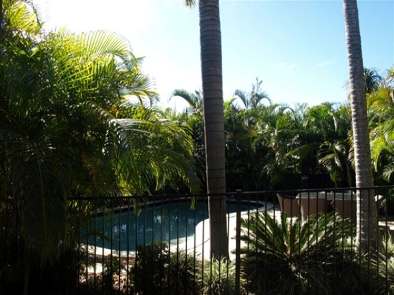 10 Lind Avenue, Southport QLD 4215