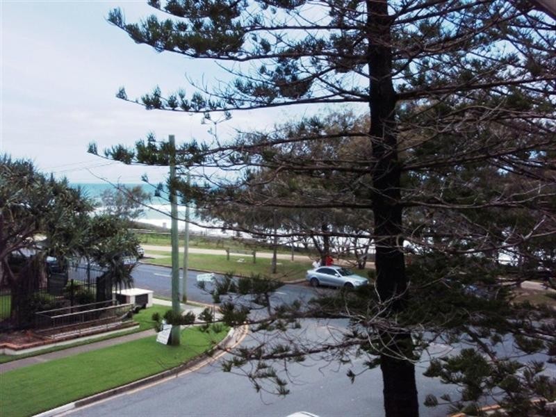 6/2 Britannia Avenue, Broadbeach QLD 4218