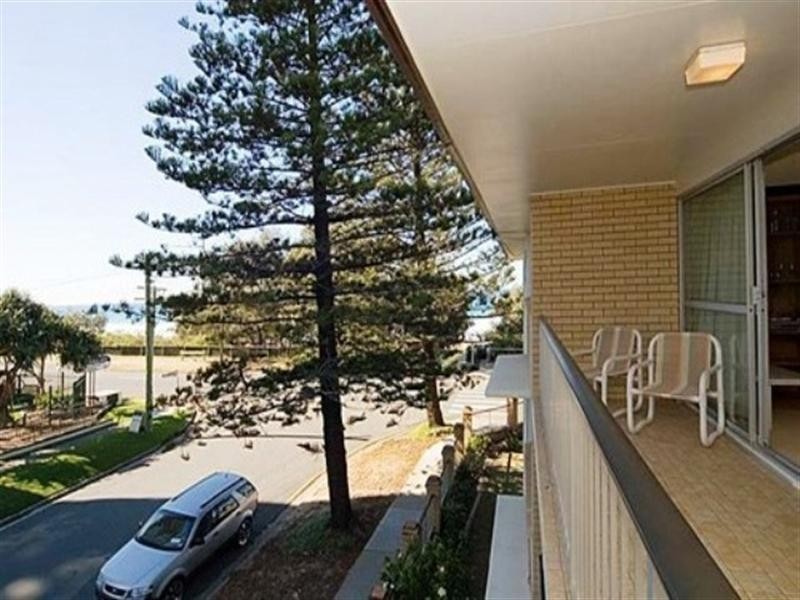 6/2 Britannia Avenue, Broadbeach QLD 4218